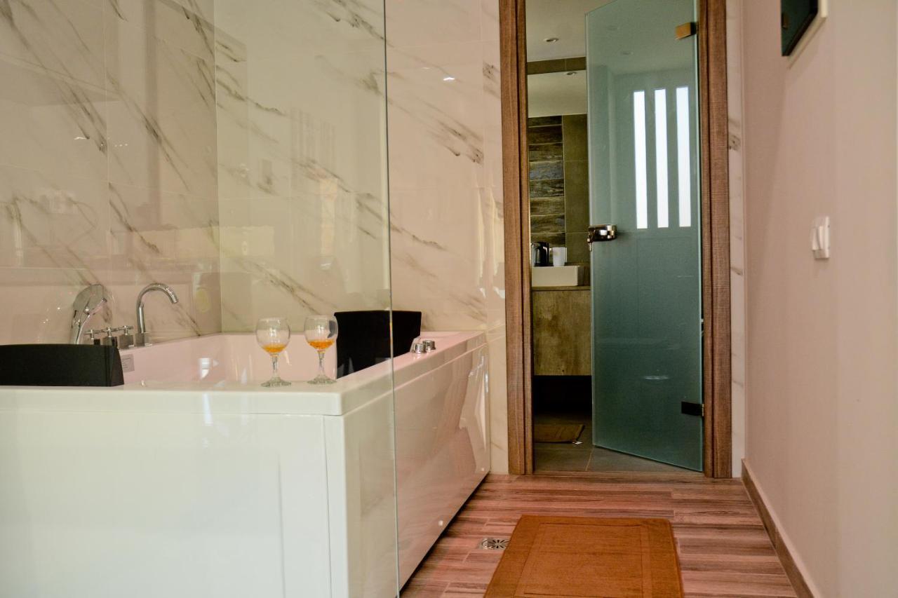 Dafni Luxury Suites Атина Екстериор снимка