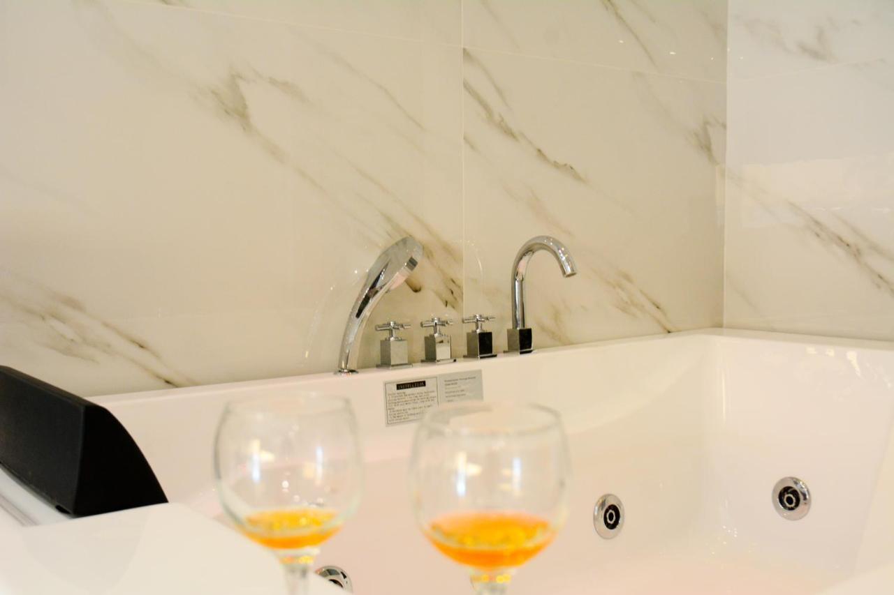 Dafni Luxury Suites Атина Екстериор снимка