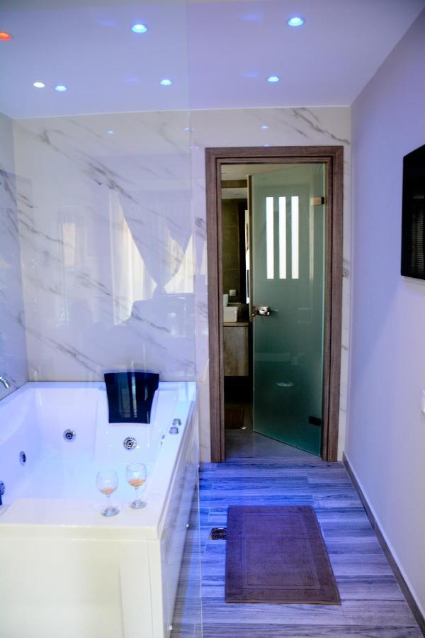 Dafni Luxury Suites Атина Екстериор снимка