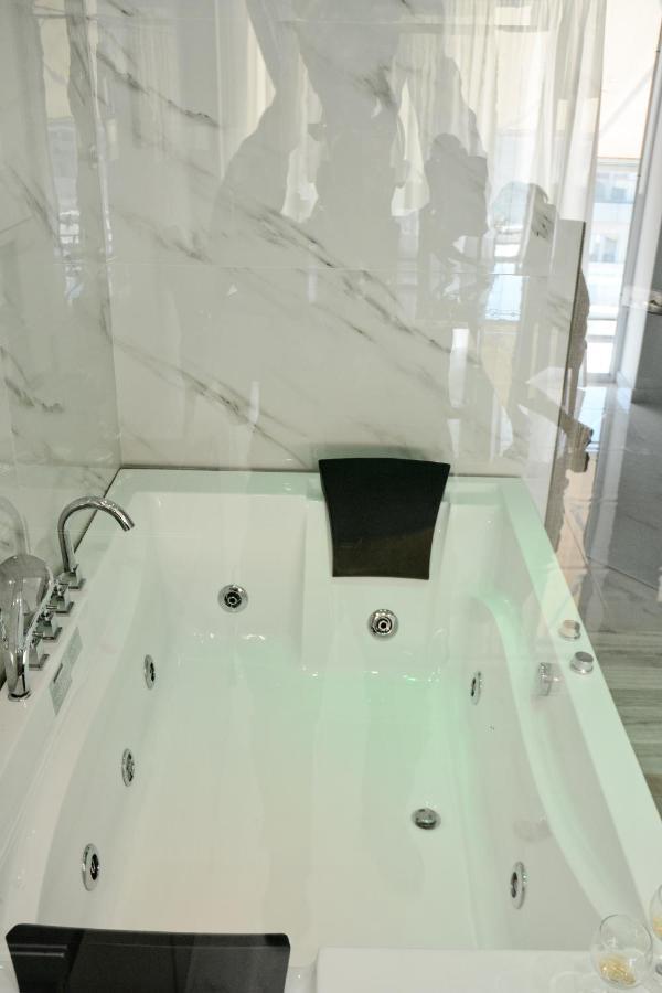 Dafni Luxury Suites Атина Екстериор снимка