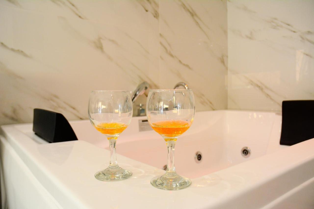 Dafni Luxury Suites Атина Екстериор снимка